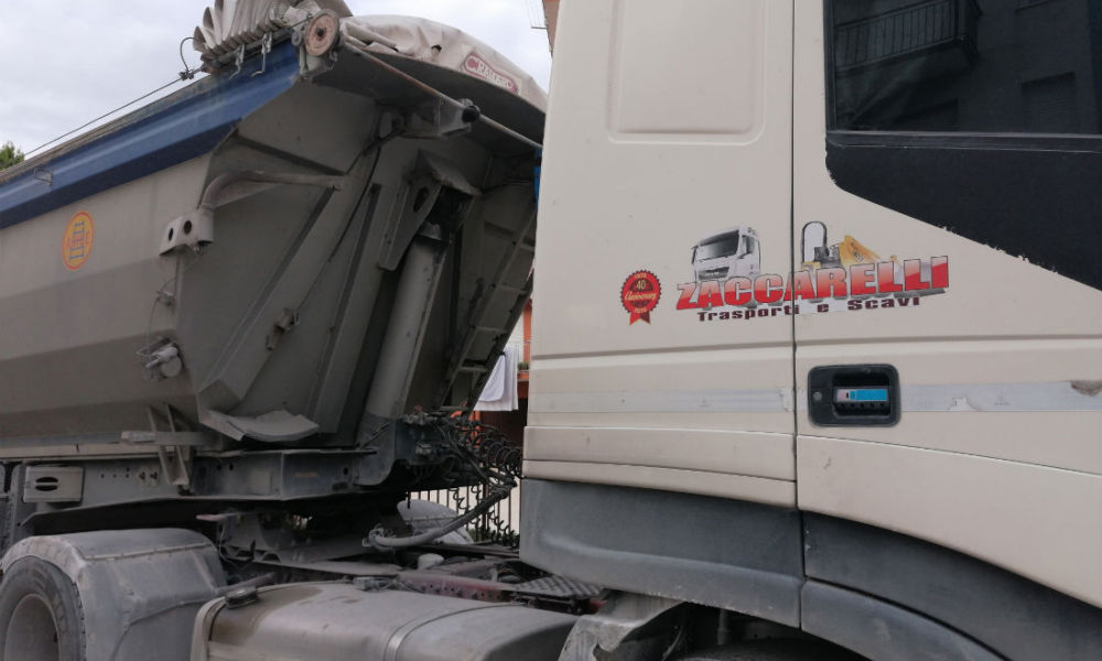 autotrasporti zaccarelli fabrizio falconara marittima movimento inerti 3